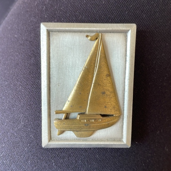 Vintage Sailboat Brooch made of Pewter. - Picture 1 of 4